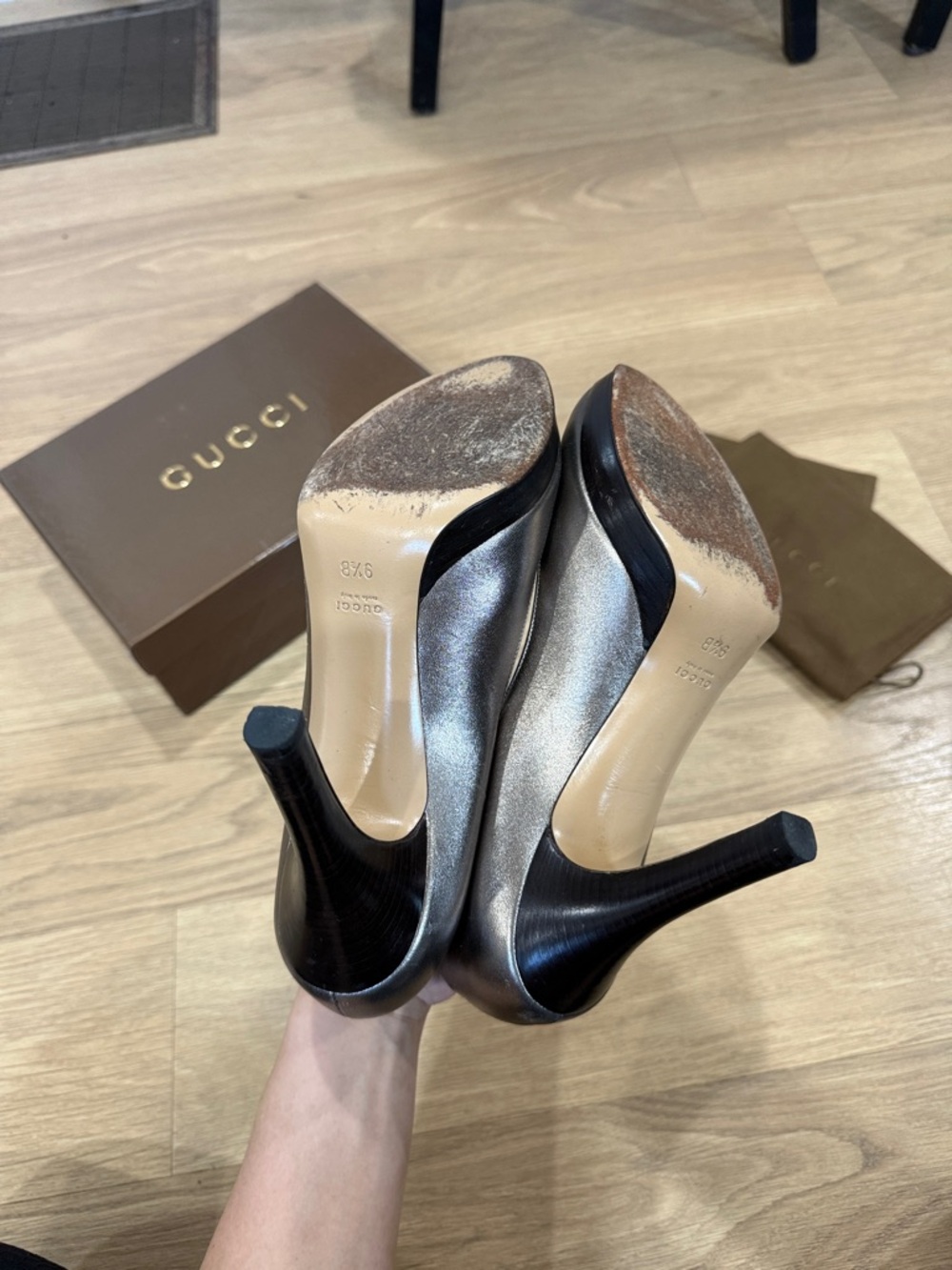 Gucci Metallic Pewter Leather Stiletto Pumps Size 9.5 - Picture 8 of 11